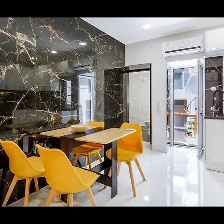 Stunning Flat In By Lovelystay Apartman *