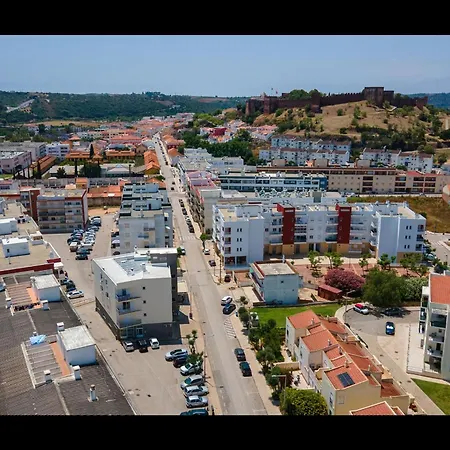 Stunning Flat In By Lovelystay